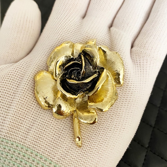 10 Large and Bold Brooches, Rose Shaped, Flower Jewelry Collection - Picture 2 of 4